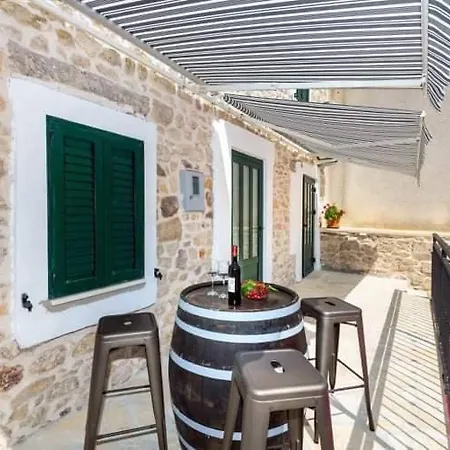 Apartamento Kuca Za Odmor Megi *